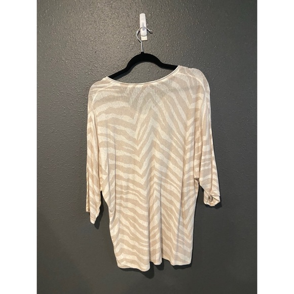 Tahari Beige and White Zebra Print Tunic - Picture 2 of 4